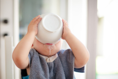 Вода и молоко: новые рекомендации по питанию для детей до 5 лет