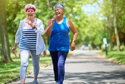 Умеренные ежедневные прогулки увеличивают продолжительность жизни пожилых женщин