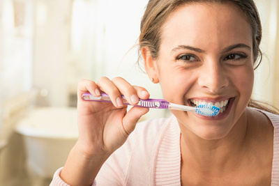 Когда чистить зубы: до завтрака или после?
